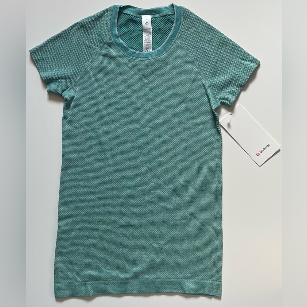 BNWT Lululemon Swiftly Tech Short-Sleeve Shirt 2.0 Hip Length *Textured Knit